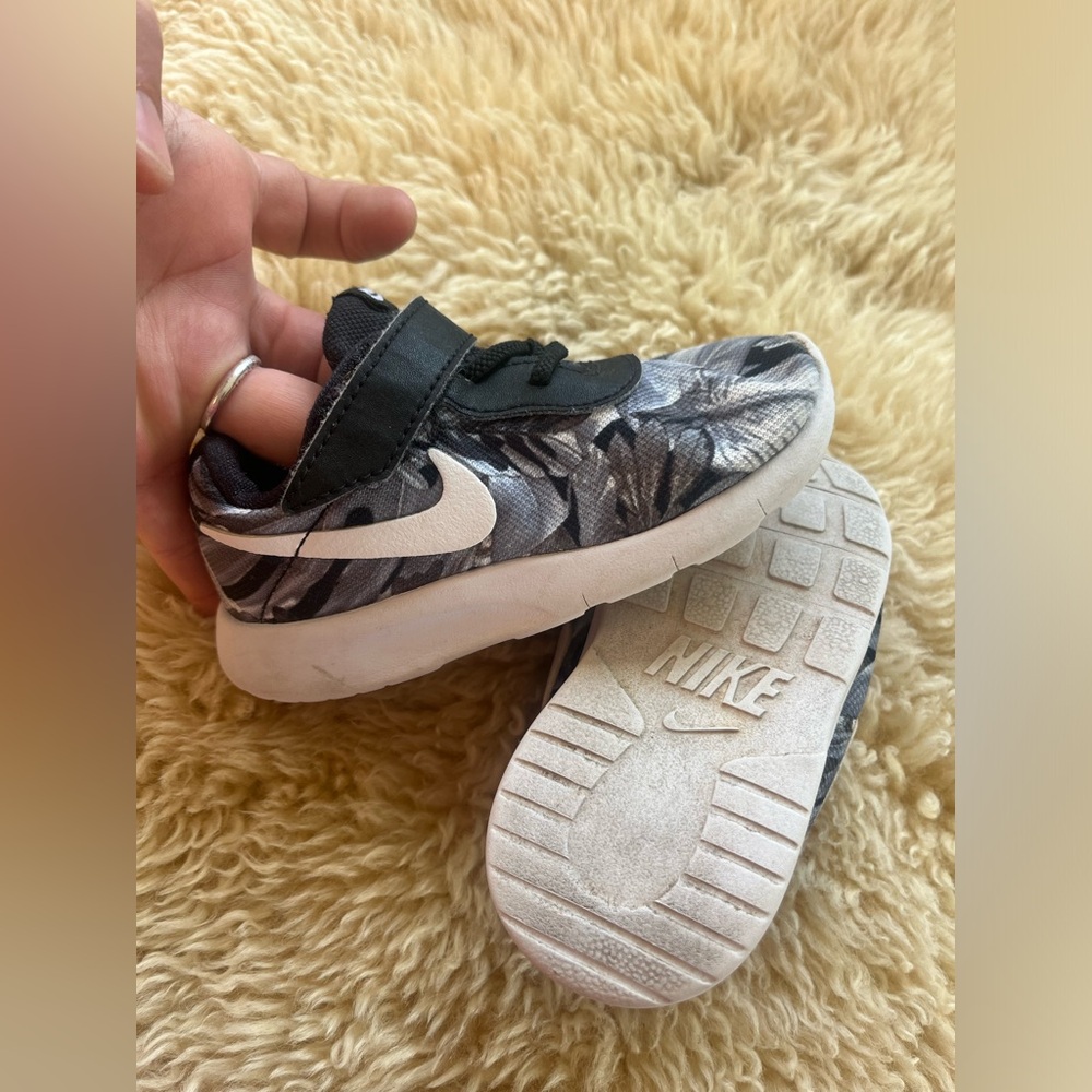 Little Nike Sneaks